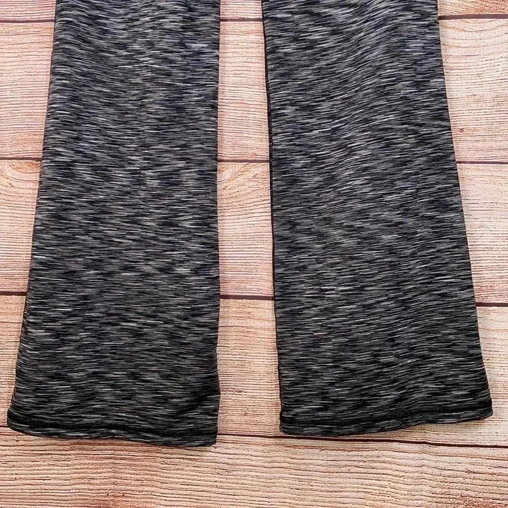 Hofi Women’s Abstract Style Legging Gray Black Medium - Picture 6 of 7